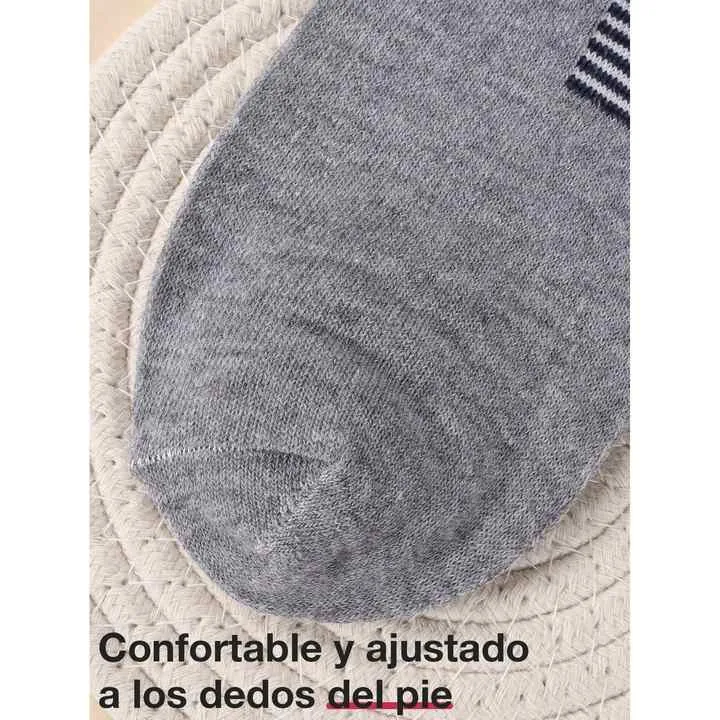 زواج من الجوارب الرياضية القطنية القابلة . Marriage of cotton sports socks