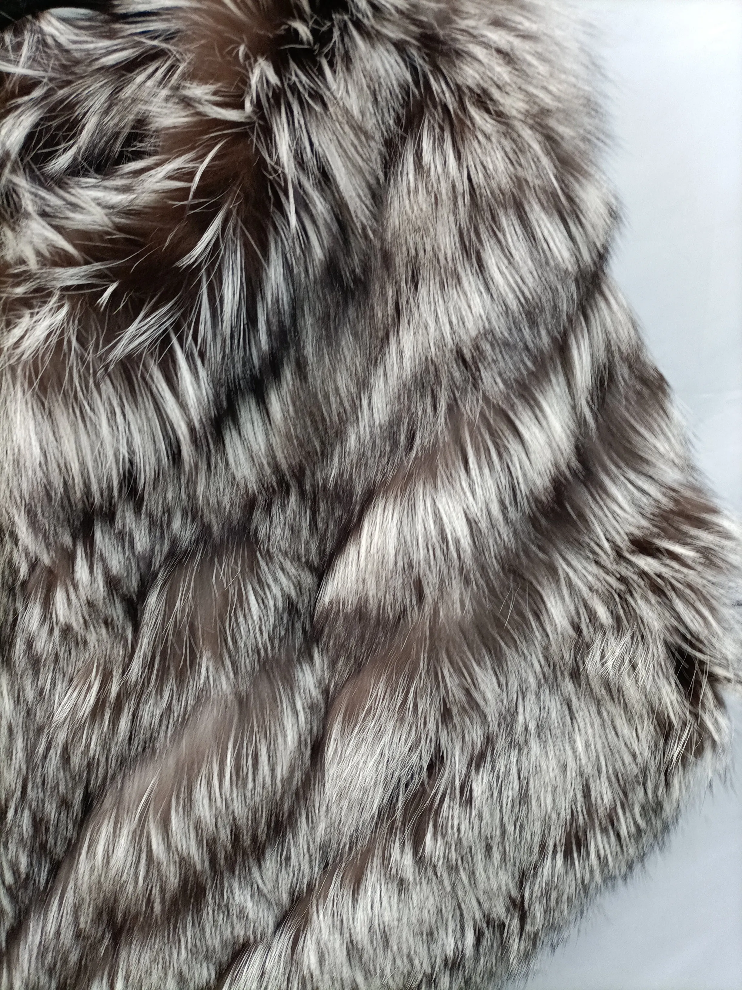 GIVENCHY. Poncho pelo marrn  T.u