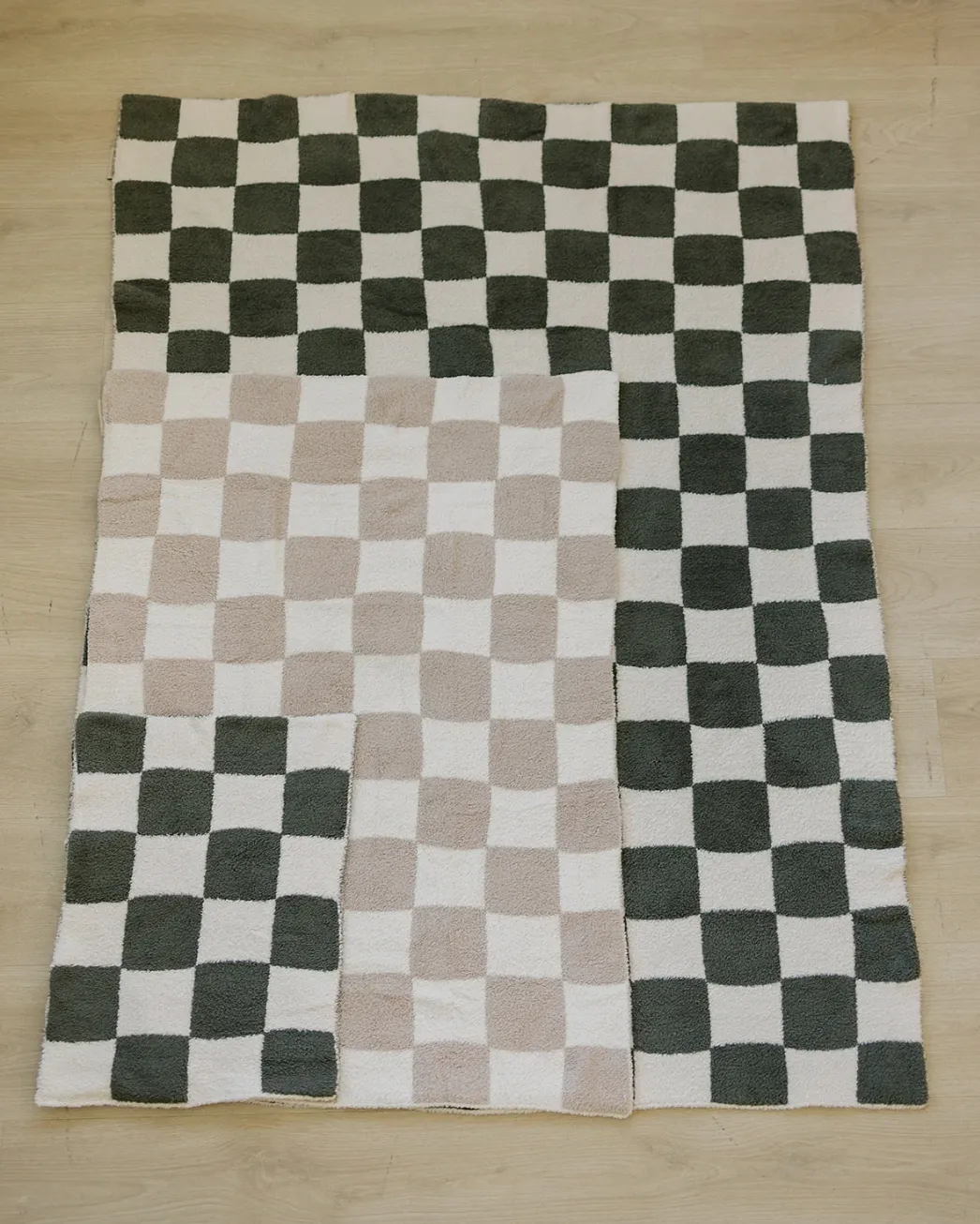 Mebie Baby - Plush Lovey Blanket in Green Checkers 15"x20"